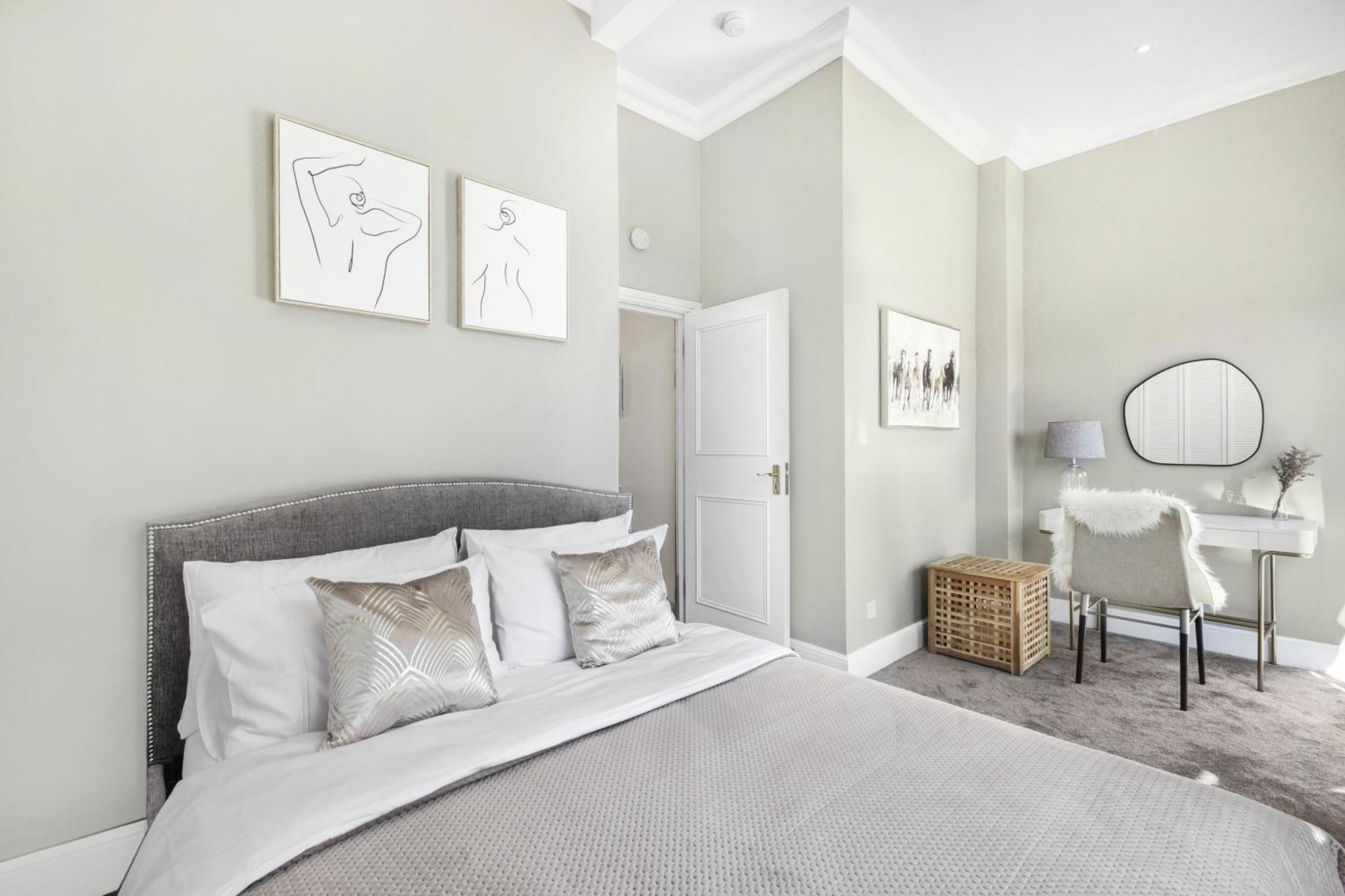 Lovely Large 1 Bed Renovated Flat W Balcony & 600Mb Wifi London Bagian luar foto
