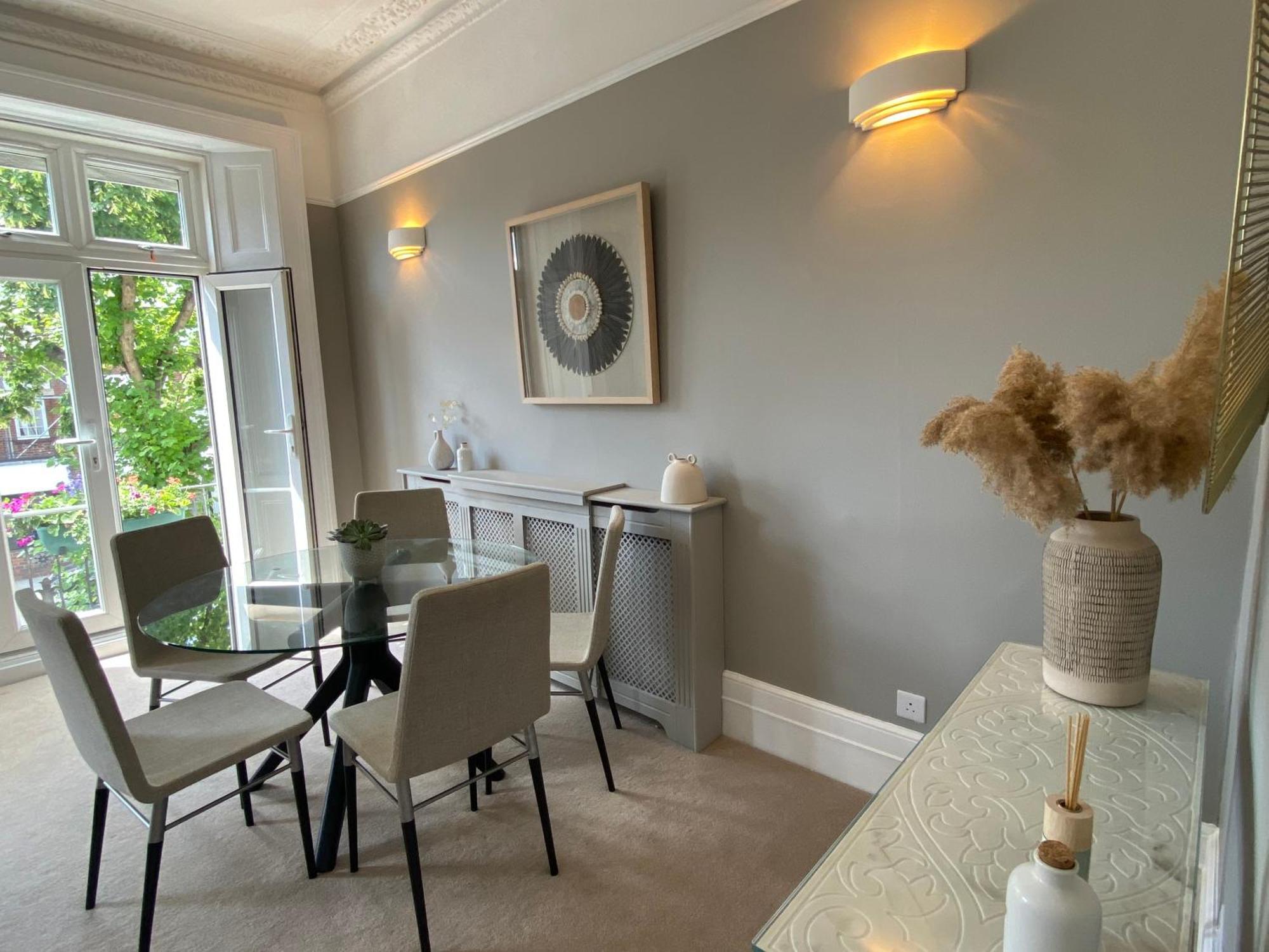 Lovely Large 1 Bed Renovated Flat W Balcony & 600Mb Wifi London Bagian luar foto